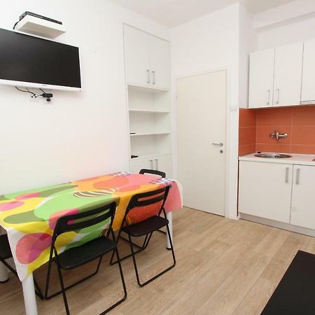 Apartments Paris 罗维尼 外观 照片