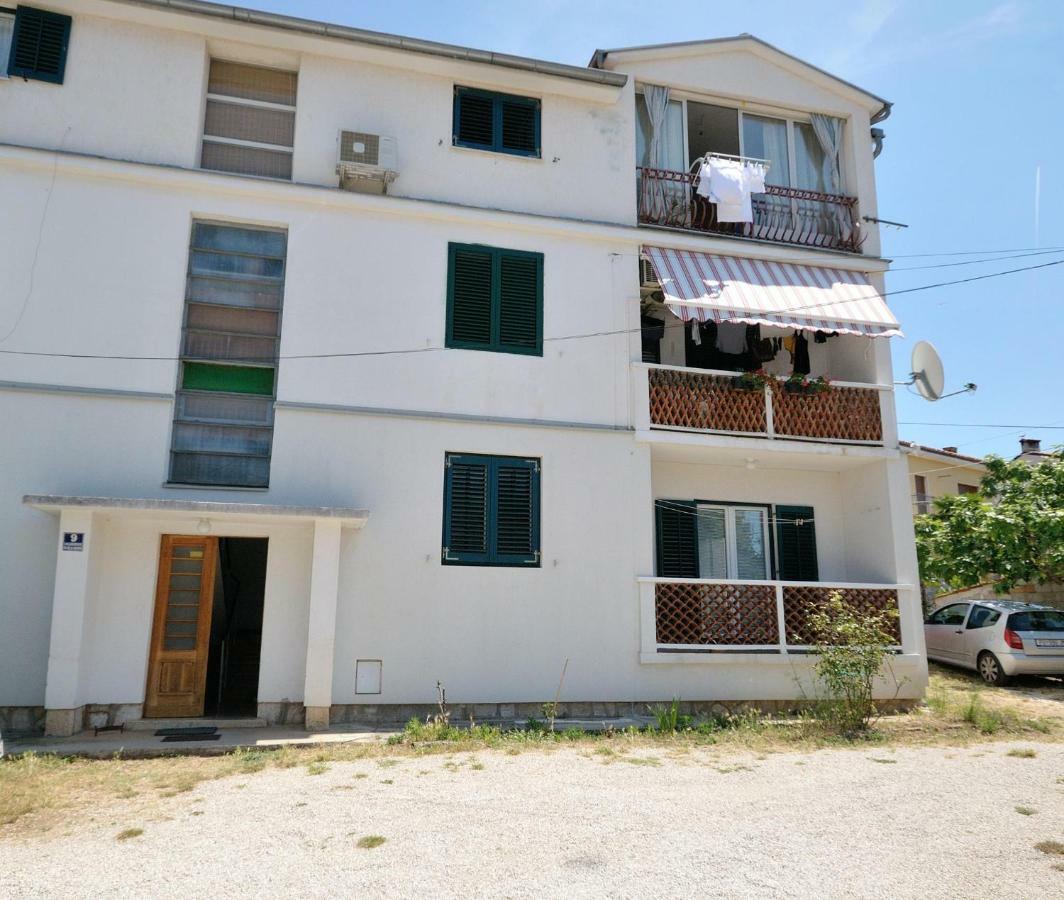 Apartments Paris 罗维尼 外观 照片
