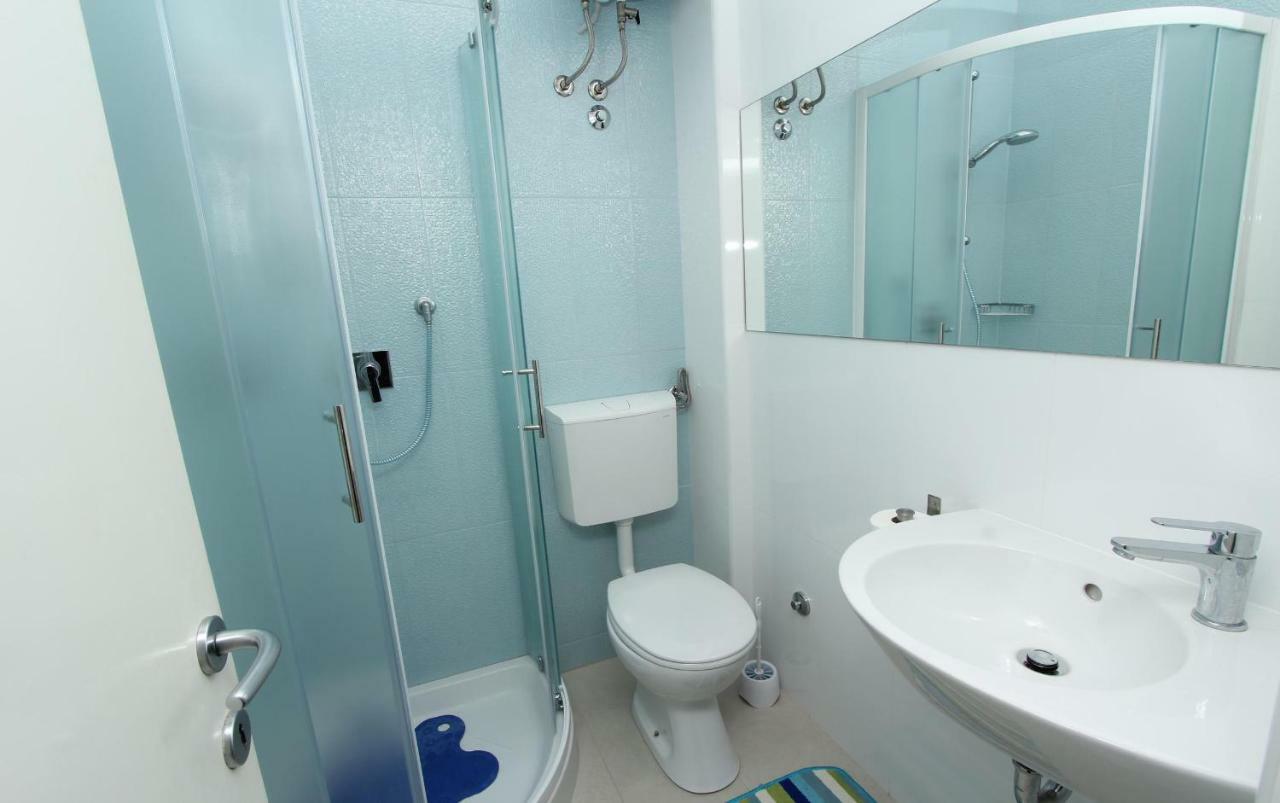 Apartments Paris 罗维尼 外观 照片