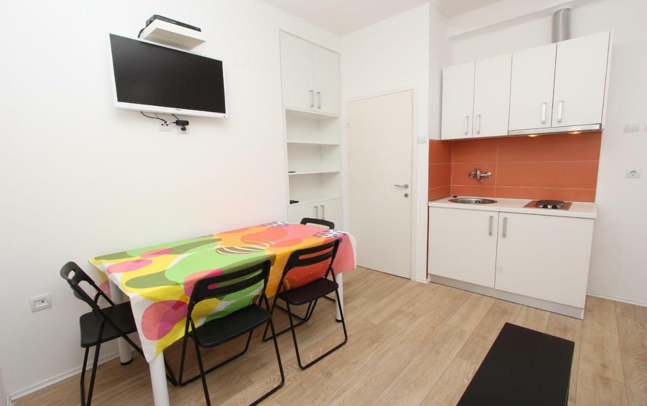 Apartments Paris 罗维尼 外观 照片
