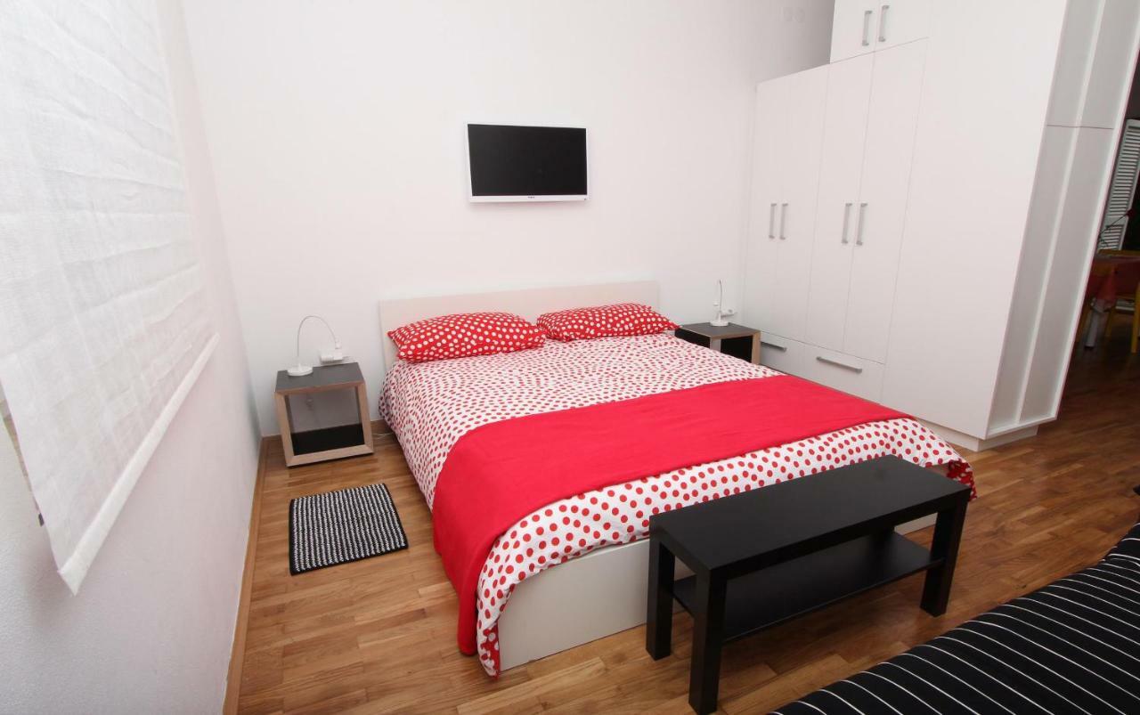 Apartments Paris 罗维尼 外观 照片