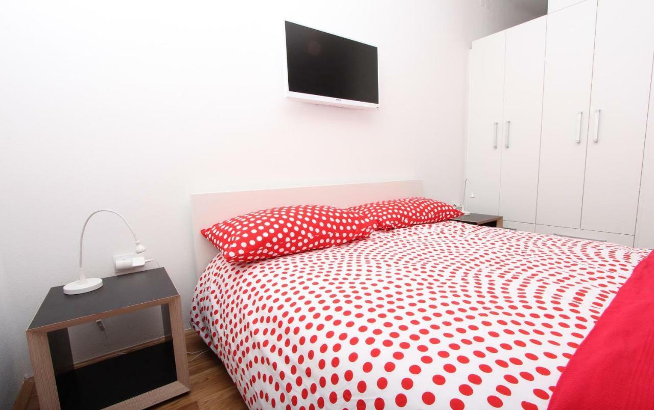 Apartments Paris 罗维尼 外观 照片